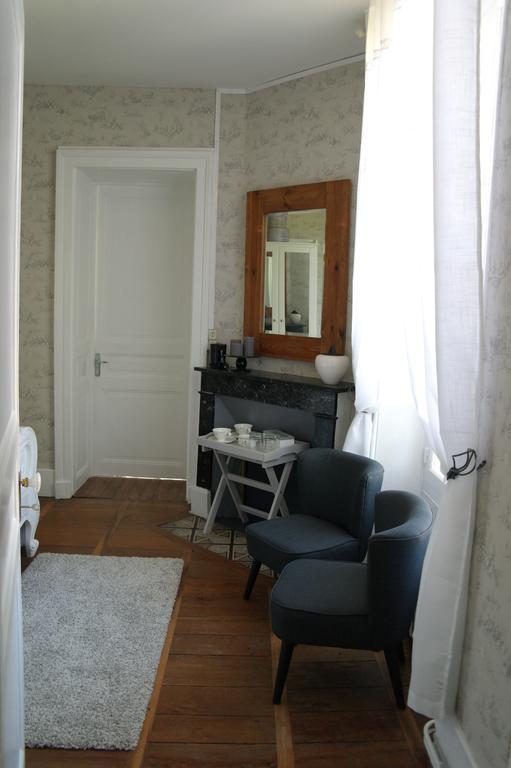 Bed and Breakfast Le Chalet De Luxe Saint-Séverin Pokoj fotografie