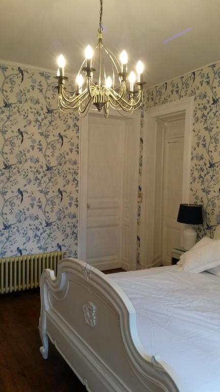 Bed and Breakfast Le Chalet De Luxe Saint-Séverin Pokoj fotografie
