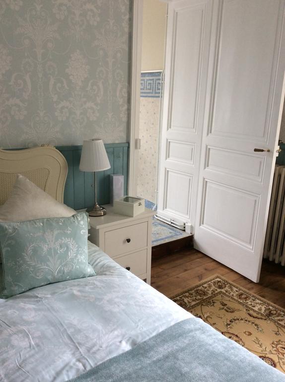 Bed and Breakfast Le Chalet De Luxe Saint-Séverin Pokoj fotografie