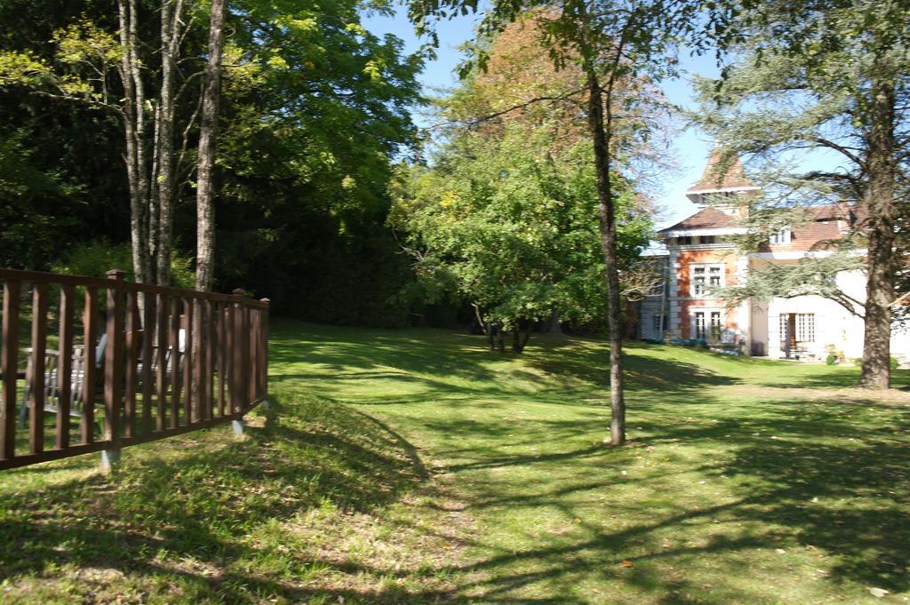 Bed and Breakfast Le Chalet De Luxe Saint-Séverin Exteriér fotografie