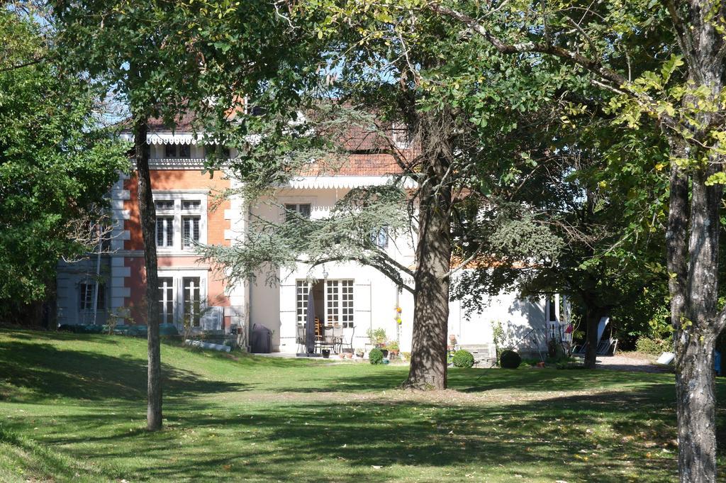 Bed and Breakfast Le Chalet De Luxe Saint-Séverin Exteriér fotografie
