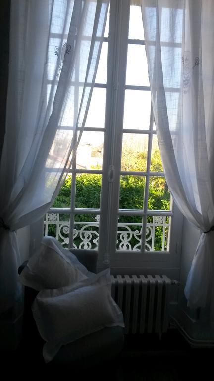 Bed and Breakfast Le Chalet De Luxe Saint-Séverin Pokoj fotografie