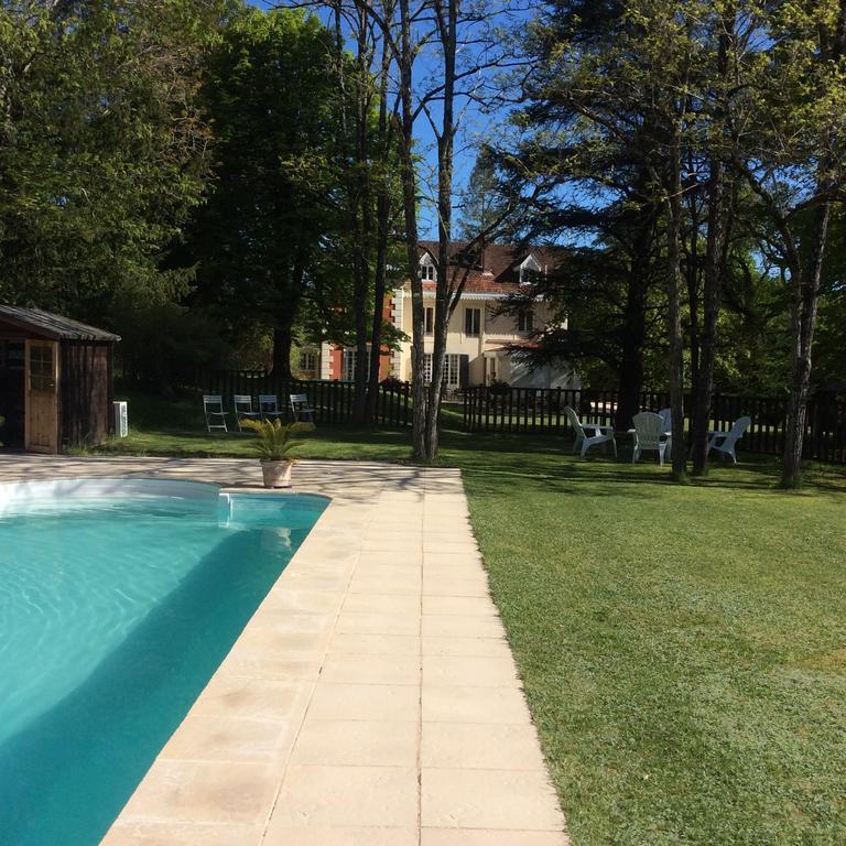Bed and Breakfast Le Chalet De Luxe Saint-Séverin Exteriér fotografie